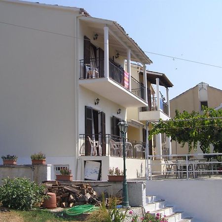 Dimitrakis Apartments Kassiopi Bagian luar foto
