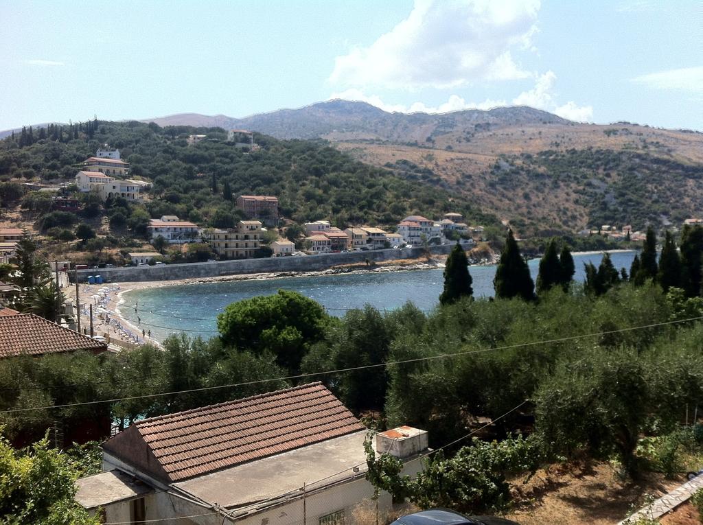 Dimitrakis Apartments Kassiopi Bagian luar foto